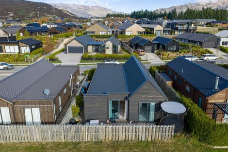 Photo of property in 52 Obelisk Street, Wanaka, 9305