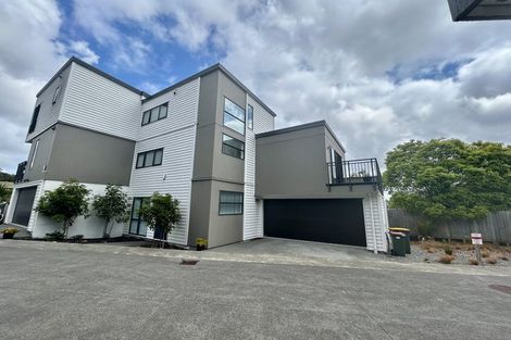 Photo of property in 2/13 Oteha Valley Road, Northcross, Auckland, 0632