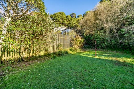 Photo of property in 46 Fortification Road, Karaka Bays, Wellington, 6022