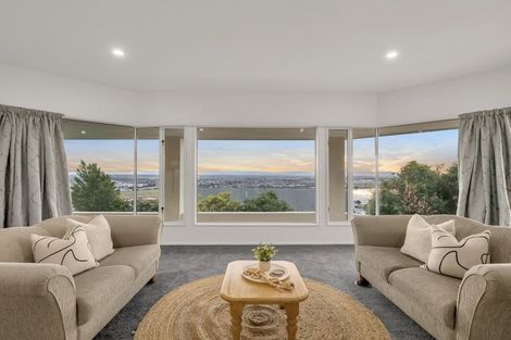 Photo of property in 126 Cannon Hill Crescent, Mount Pleasant, Christchurch, 8081