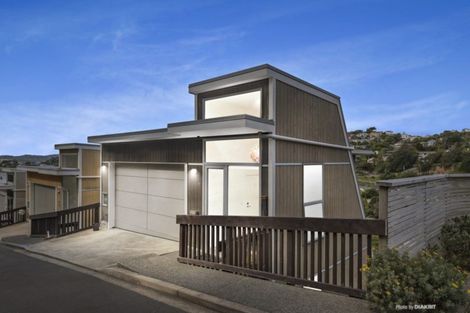 Photo of property in 77 Tiketike Way, Brooklyn, Wellington, 6021