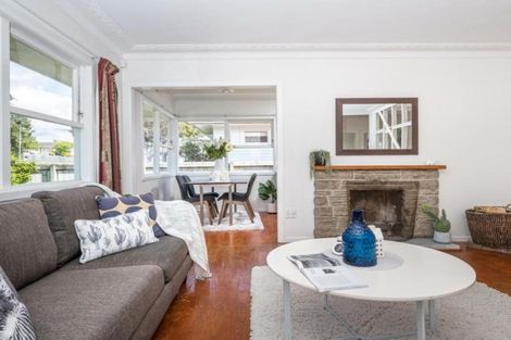 Photo of property in 6 Gill Avenue, Te Atatu Peninsula, Auckland, 0610