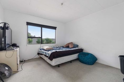 Photo of property in 38 Holmes Drive South, Massey, Auckland, 0614