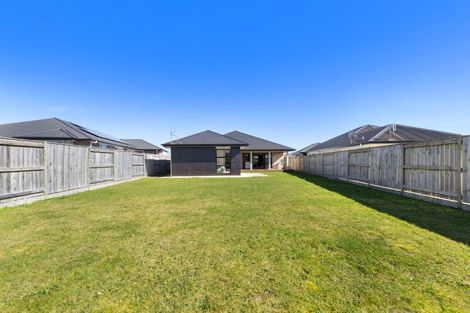 Photo of property in 42 Sardinia Grove, Fitzherbert, Palmerston North, 4410