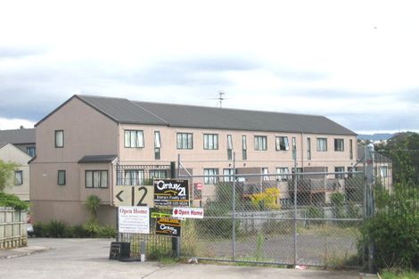 Photo of property in Lynn Park Terrace, 27/12 Ambrico Place, New Lynn, Auckland, 0600