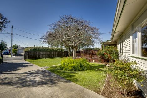 Photo of property in 2 Cornwall Road, Taradale, Napier, 4112