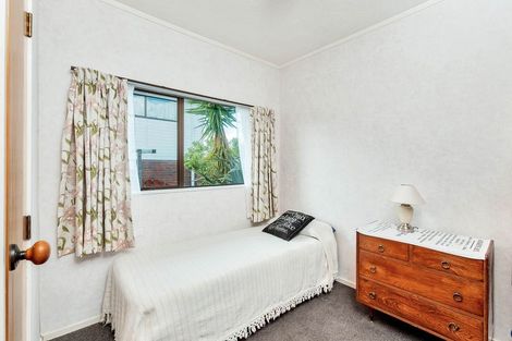 Photo of property in 2/4 Spring Grove, Henderson, Auckland, 0612
