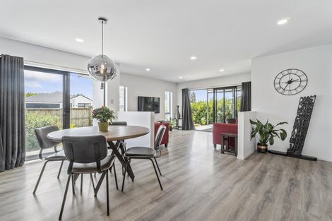 Photo of property in 6 Dida Park Drive, Kumeu, 0810