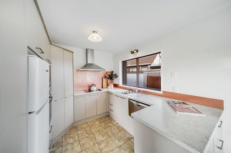 Photo of property in 2/8 Kentigern Close, Pakuranga, Auckland, 2010