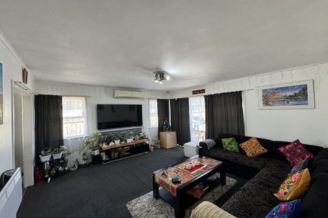 Photo of property in 10 Raglan Street, Mangere East, Auckland, 2024