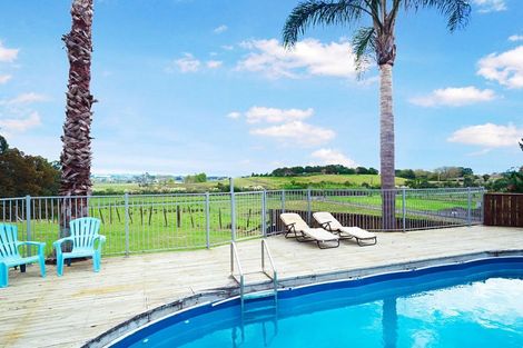 Photo of property in 141 Mangakura Road, Helensville, 0875
