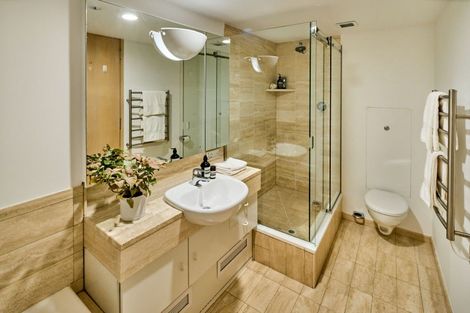 Photo of property in 2/326 Oriental Parade, Oriental Bay, Wellington, 6011