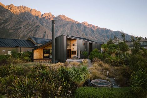 Photo of property in 14 Caithness Court, Jacks Point, Queenstown, 9371