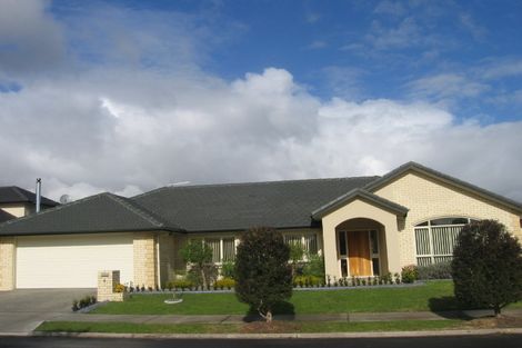 Photo of property in 1 Glanmire Place, Flat Bush, Auckland, 2016