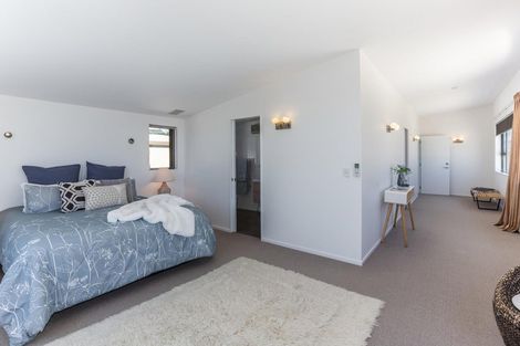 Photo of property in 10 Hanmer Cove, Aotea, Porirua, 5024