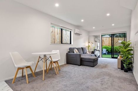 Photo of property in 7/2 Jadewynn Drive, Massey, Auckland, 0614