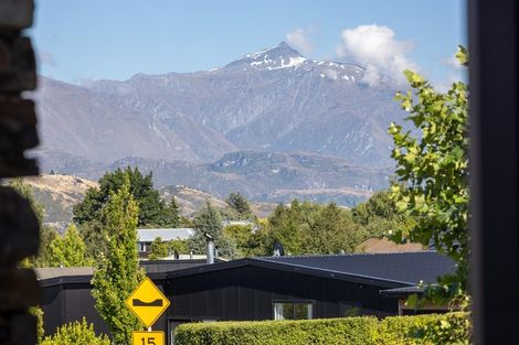 Photo of property in 16 Makomako Road, Wanaka, 9305