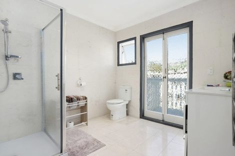 Photo of property in 1 Gamble Way, Massey, 0614