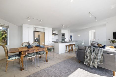 Photo of property in 1/598 Beach Road, Rothesay Bay, Auckland, 0630