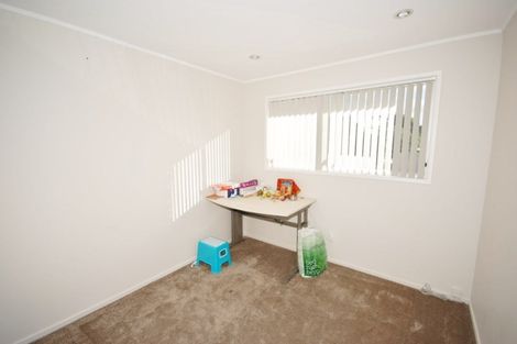 Photo of property in 16 Nan Place, Pakuranga Heights, Auckland, 2010