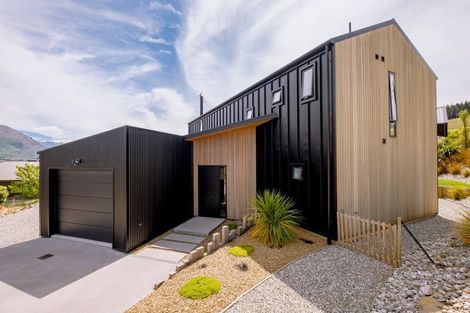 Photo of property in 19 Kirimoko Crescent, Wanaka, 9305