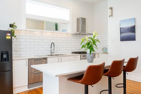 Photo of property in 12 Hadfield Terrace, Bluff Hill, Napier, 4110