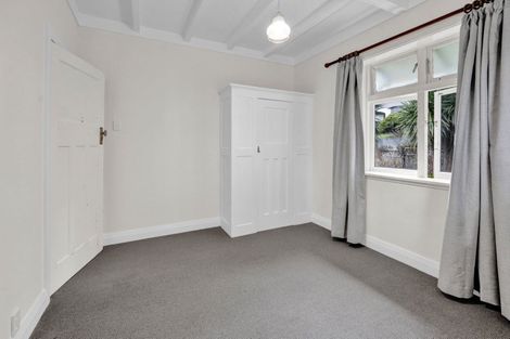 Photo of property in 27 Bonithon Avenue, Moturoa, New Plymouth, 4310