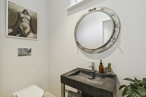 Photo of property in 8 Nakora Road, Karaka Bays, Wellington, 6022