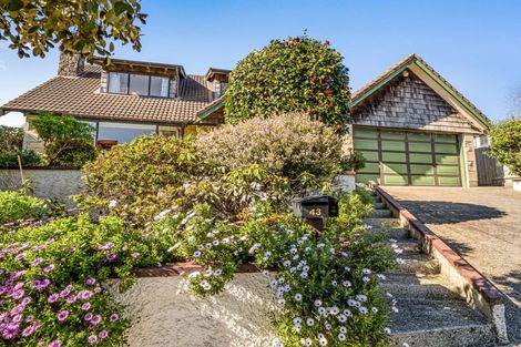 Photo of property in 43 Kilkenny Place, Fitzherbert, Palmerston North, 4410