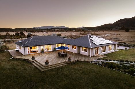 Photo of property in 136 Te Awa Road, Albert Town, Wanaka, 9382