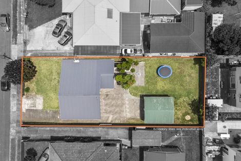 Photo of property in 18 Farnborough Crescent, Mangere, Auckland, 2022