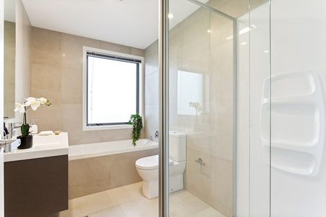 Photo of property in 6 Park Green Avenue, Rosehill, 2113