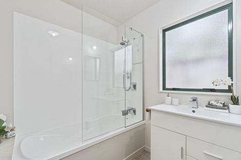 Photo of property in 15 Preston Avenue, Henderson, Auckland, 0610