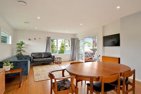 Photo of property in 14 Harbour View Road, Te Atatu Peninsula, Auckland, 0610