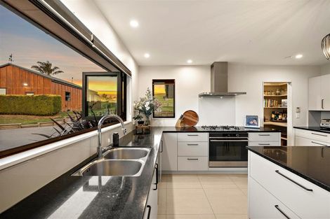 Photo of property in 883 Peak Road, Helensville, 0875