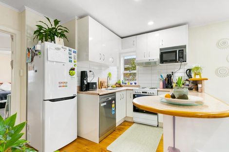 Photo of property in 13 Taikata Road, Te Atatu Peninsula, Auckland, 0610