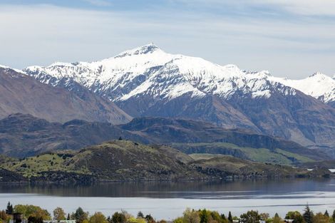 Photo of property in 10 Mataraki Place, Wanaka, 9305