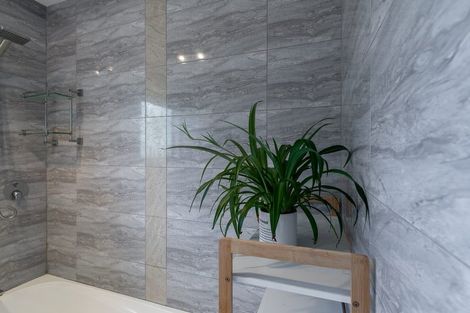 Photo of property in 13 Martin Place, Kelston, Auckland, 0602
