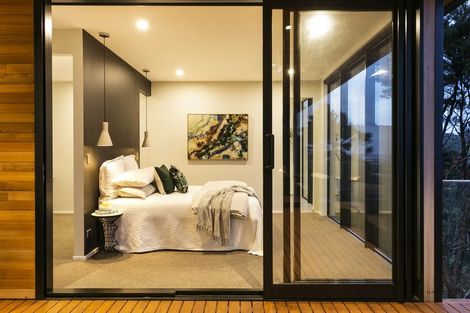 Photo of property in 182 Scenic Drive, Titirangi, Auckland, 0604