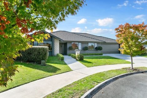 Photo of property in 28 Lilac Close, Cambridge, 3434