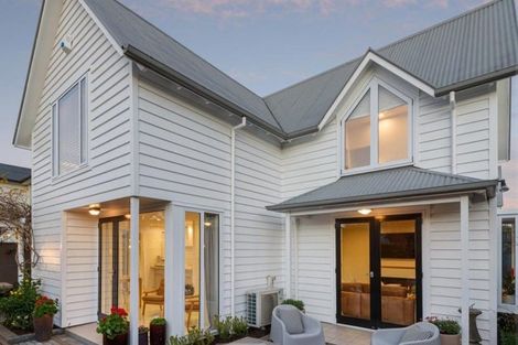 Photo of property in 34 Aikmans Road, Merivale, Christchurch, 8014