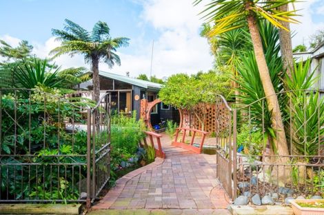 Photo of property in 8 Hartley Terrace, Massey, Auckland, 0614