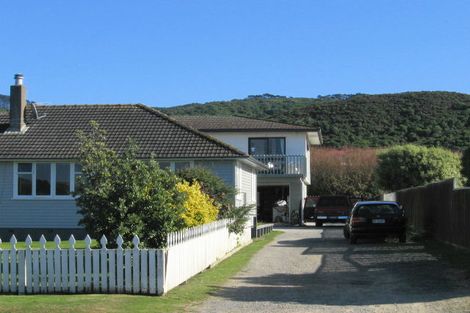 Photo of property in 33f2 Ngatitoa Street, Takapuwahia, Porirua, 5022