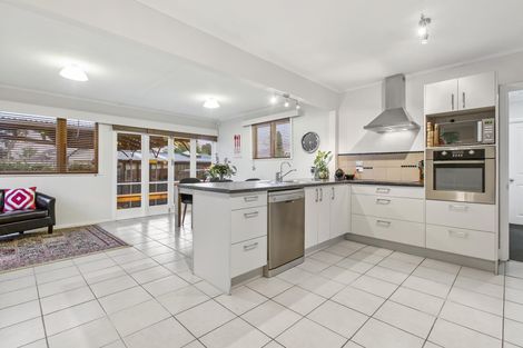 Photo of property in 29 Hill Crescent, New Lynn, Auckland, 0600