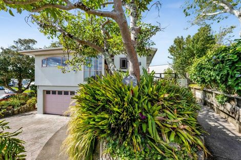 Photo of property in 64 Waiwaka Terrace, Strandon, New Plymouth, 4312
