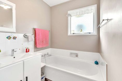 Photo of property in 1 Milsom Place, Te Puke, 3119