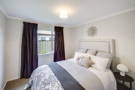 Photo of property in 5a Queens Walk, Taradale, Napier, 4112