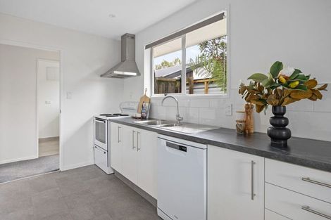 Photo of property in 25 Dunbarton Street, Redwood, Christchurch, 8051