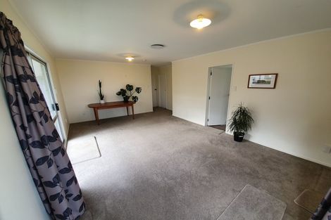 Photo of property in 2 Ladbrooke Drive, Newlands, Wellington, 6037