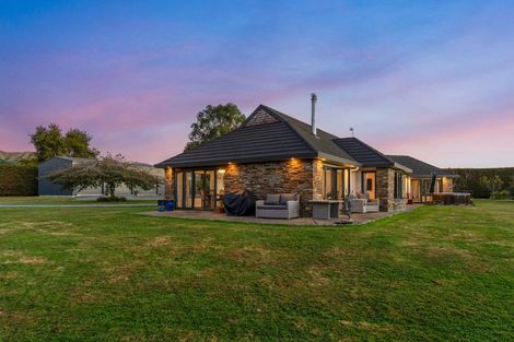 Photo of property in 27 Pohutukawa Drive, Levin, 5571